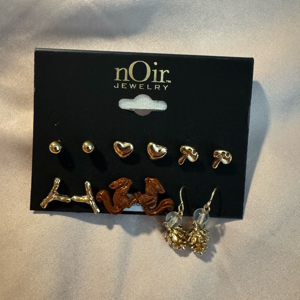 NWT nOir 6 Piece Earring Set💕
